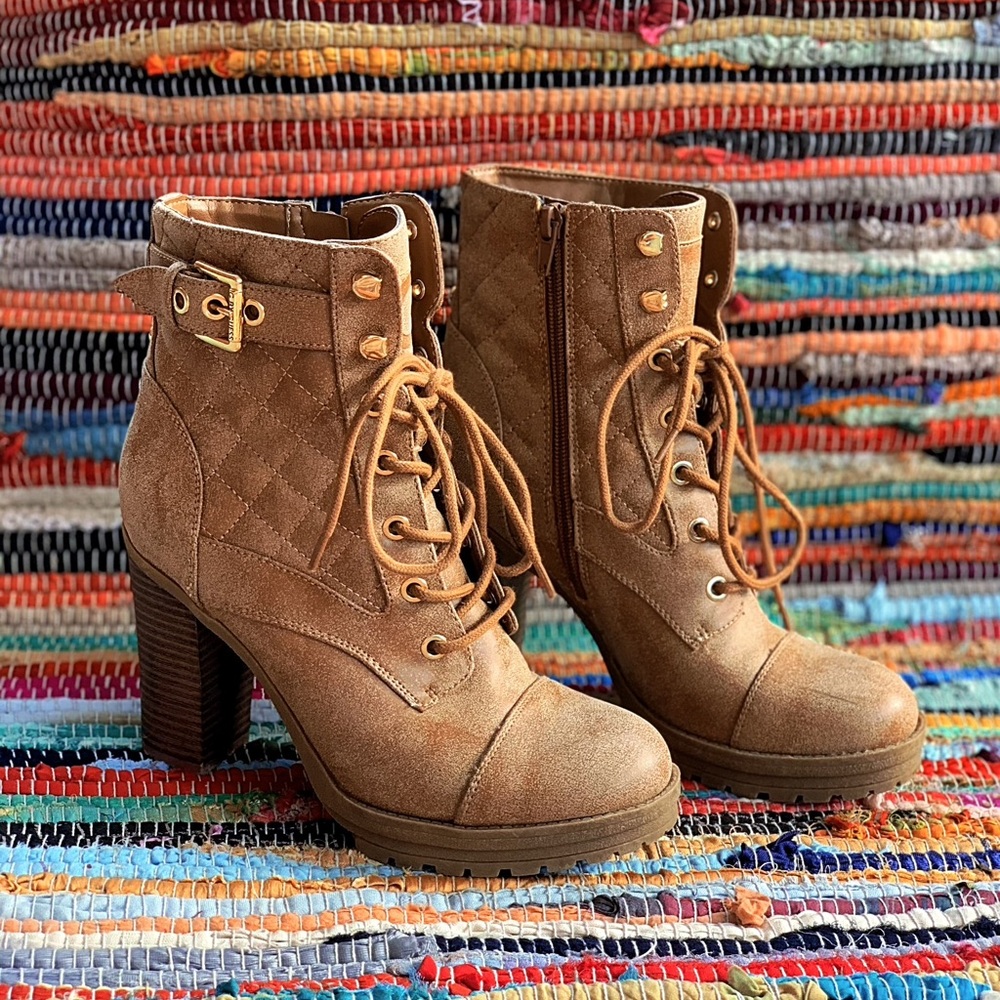 Guess Boots! 🧡